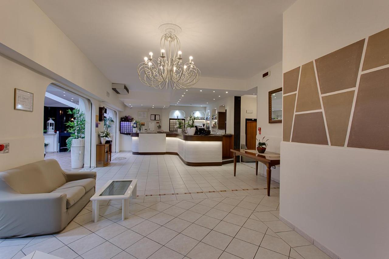 Hotel Anthos Cesenatico Esterno foto