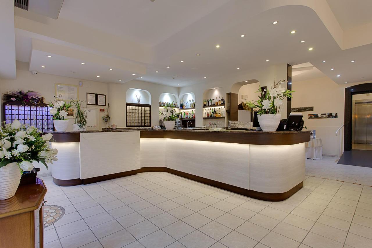 Hotel Anthos Cesenatico Esterno foto