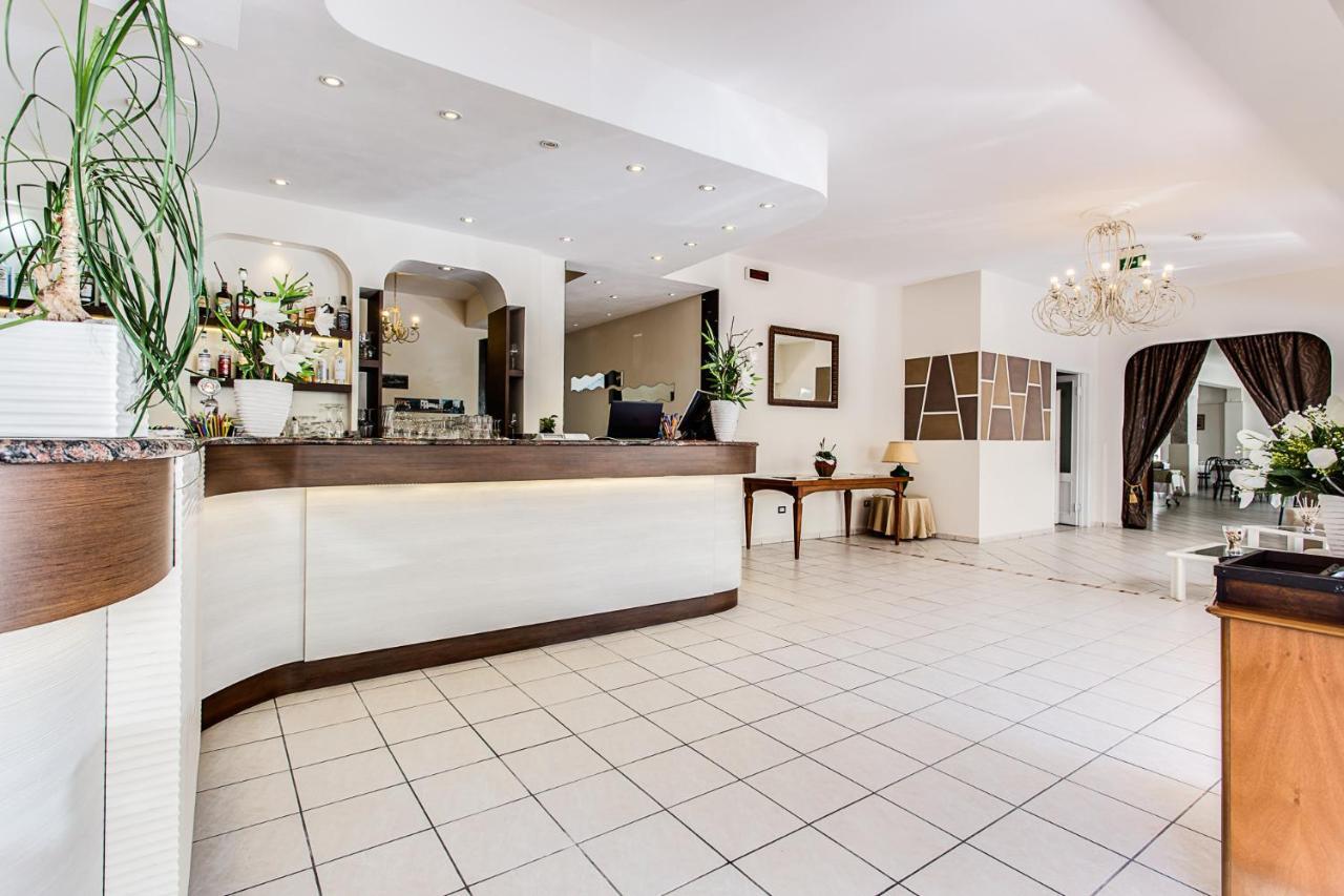 Hotel Anthos Cesenatico Esterno foto