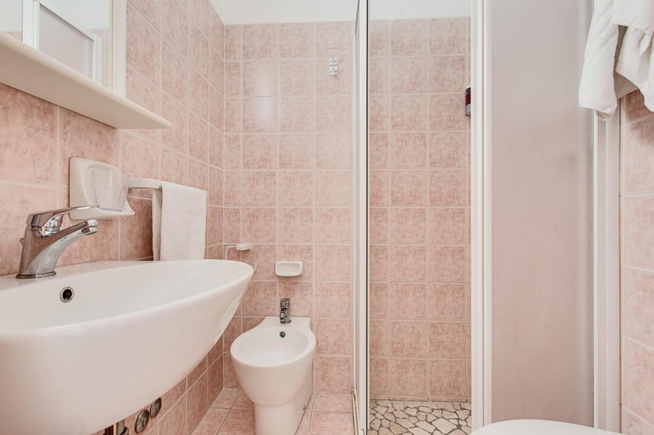 Hotel Anthos Cesenatico Esterno foto